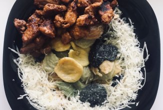 Аппетитные кусочки из свиной вырезки под соусом табаско с макаронами и сыром 👍