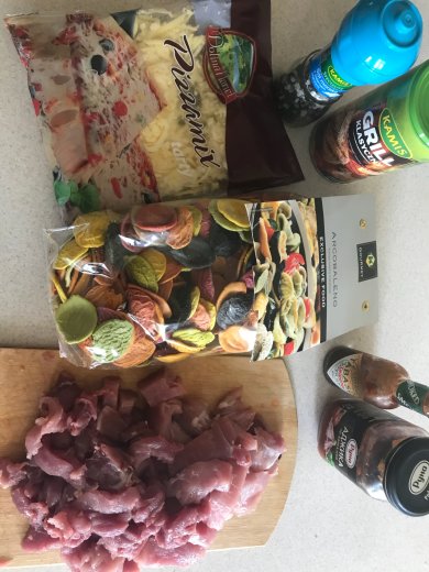 Аппетитные кусочки из свиной вырезки под соусом табаско с макаронами и сыром 👍 - Шаг 1