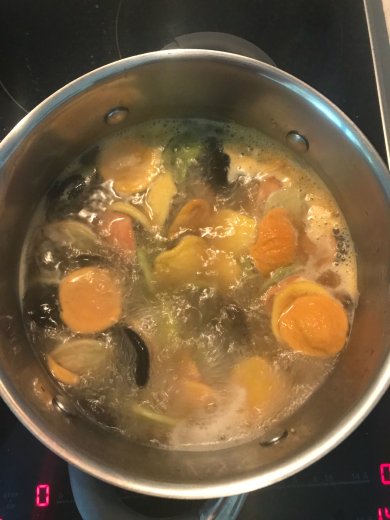 Аппетитные кусочки из свиной вырезки под соусом табаско с макаронами и сыром 👍 - Шаг 4