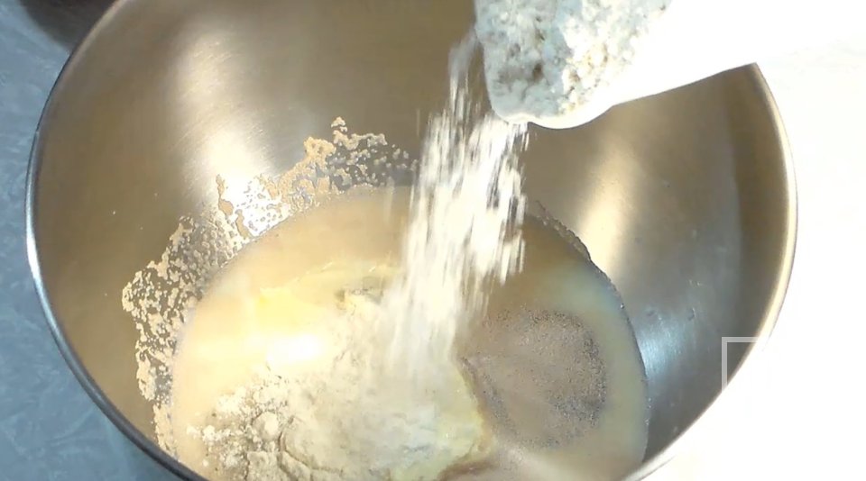 Пирожки с абрикосами и малинкой - Шаг 2