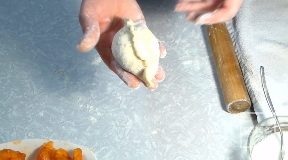 Пирожки с абрикосами и малинкой - Шаг 5