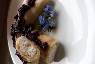 Блины с творожной начинкой и курагой.