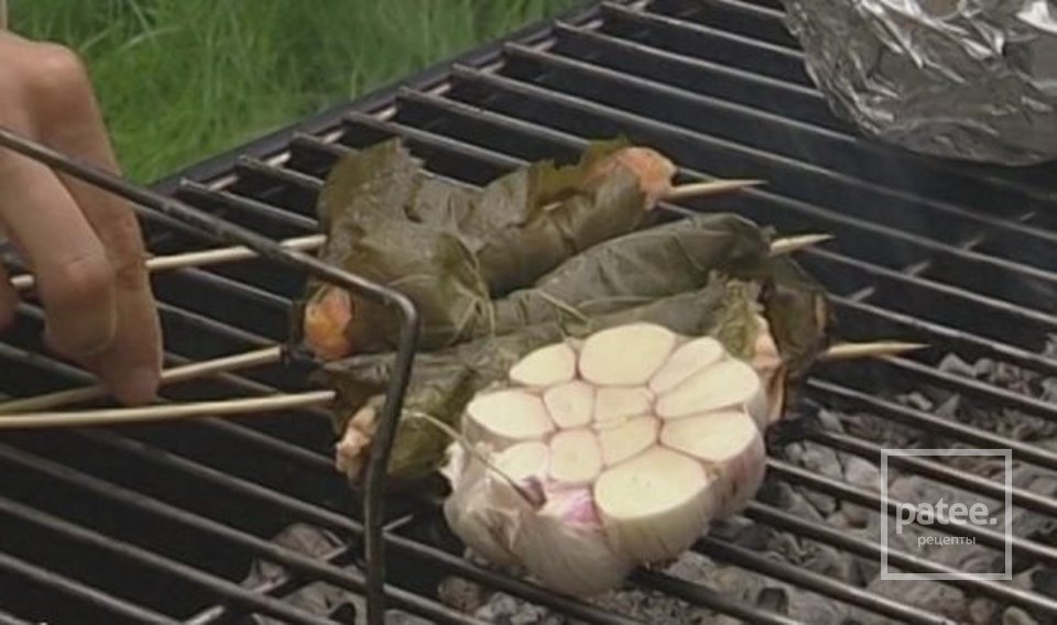 Семга в виноградных листьях на гриле - Шаг 8