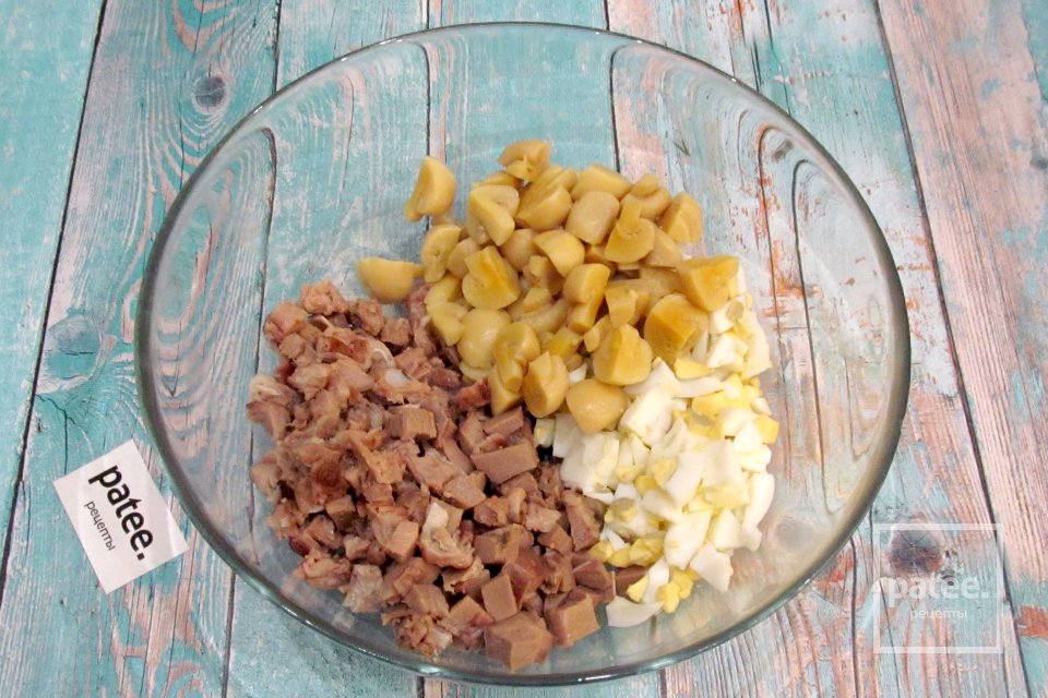 Салат с языком и маринованными грибами - Шаг 5