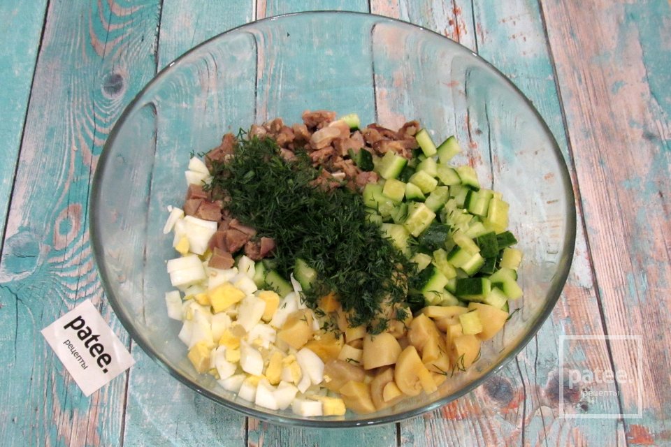 Салат с языком и маринованными грибами - Шаг 7