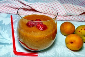 Абрикосовое смузи с яблоками и апельсином