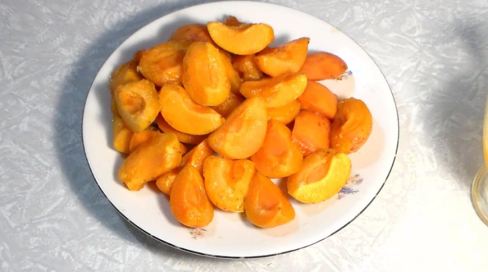 Абрикосовое смузи с яблоками и апельсином - Шаг 2