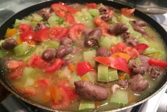 Овощное рагу с куриными сердечками