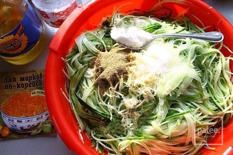 Салат на зиму "Огурцы по-корейски с морковью". - Шаг 3