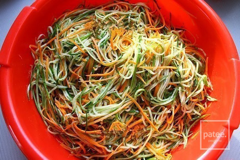Салат на зиму "Огурцы по-корейски с морковью". - Шаг 4
