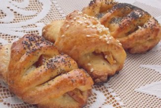 Конвертики с яблоками из творожного теста