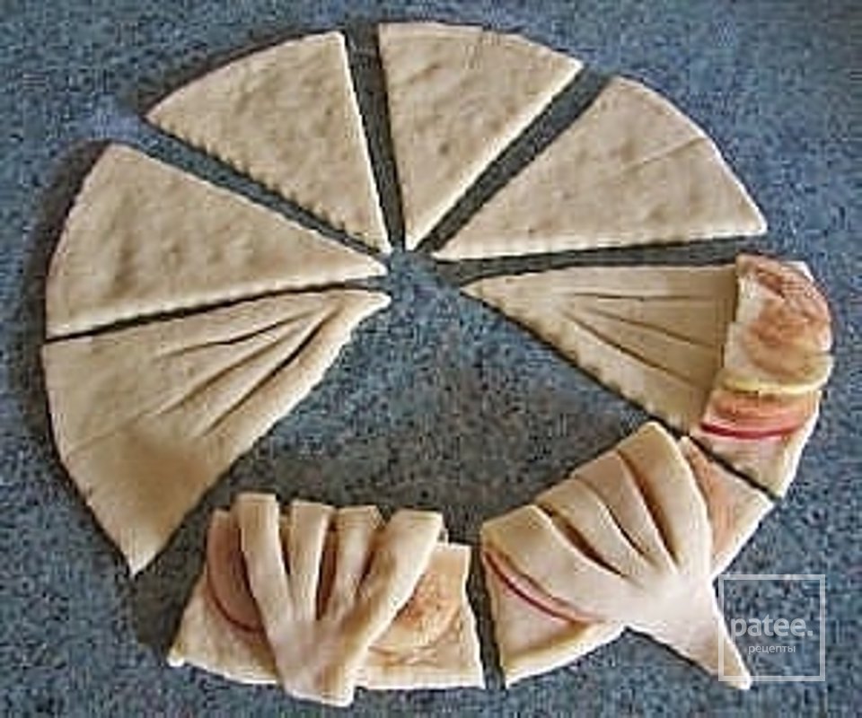 Конвертики с яблоками из творожного теста - Шаг 1