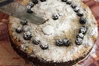 Творожно-песочный пирог с ягодами