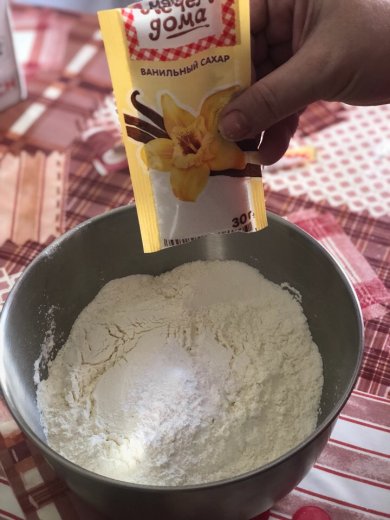 Творожно-песочный пирог с ягодами - Шаг 3