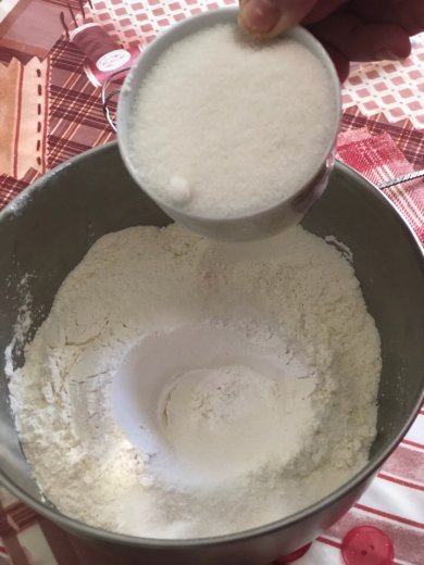 Творожно-песочный пирог с ягодами - Шаг 4