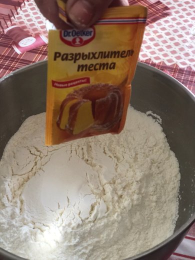 Творожно-песочный пирог с ягодами - Шаг 5