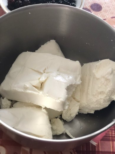 Творожно-песочный пирог с ягодами - Шаг 7