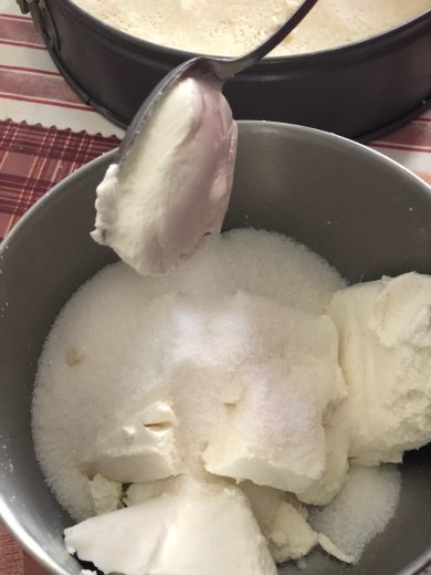 Творожно-песочный пирог с ягодами - Шаг 10