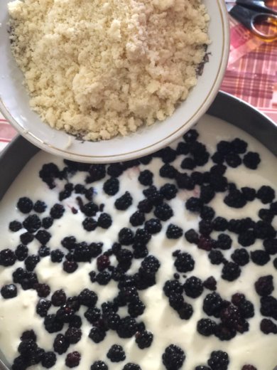 Творожно-песочный пирог с ягодами - Шаг 14