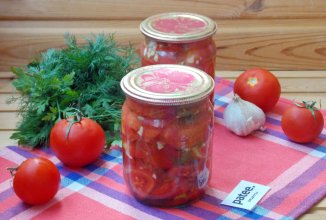 Помидоры в собственном соку с чесноком на зиму