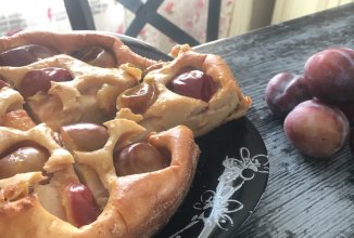 Творожный пирог со сливой