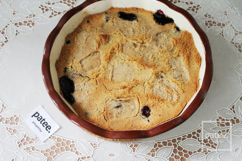Насыпной пирог с черникой и печеньем - Шаг 10