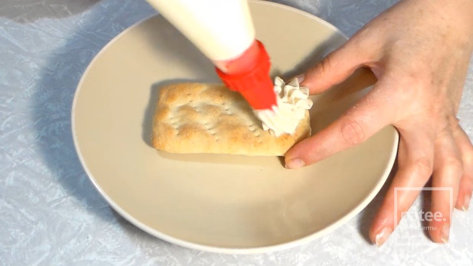 Слойки с клубникой и сливочным кремом - Шаг 8