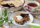 Насыпной пирог с черникой и печеньем