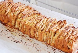 Пирог-гармошка с яблоком и корицей