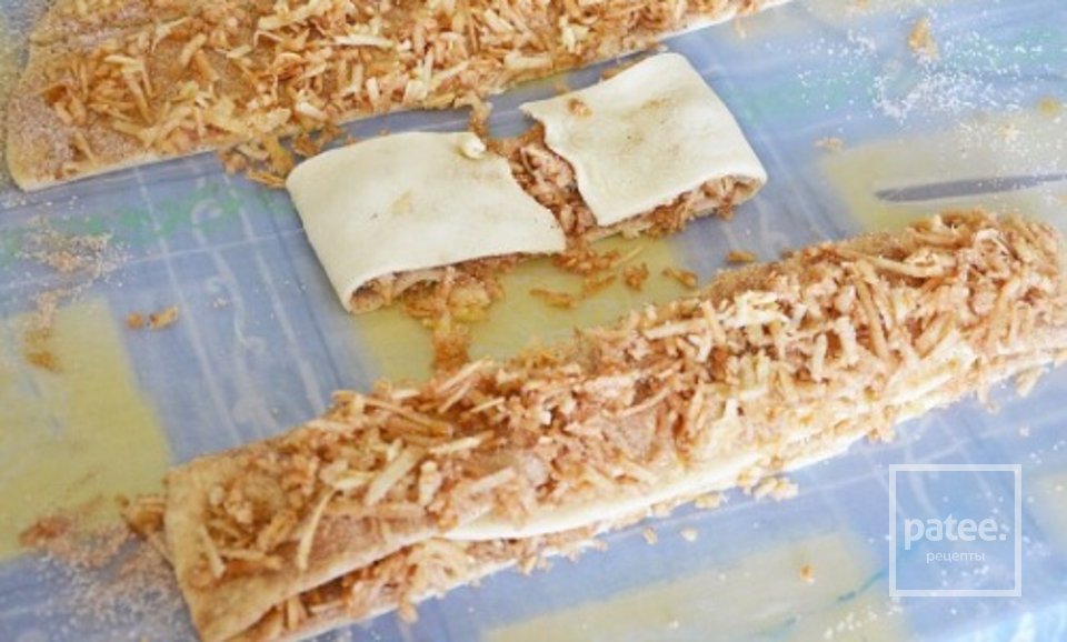 Пирог-гармошка с яблоком и корицей - Шаг 1