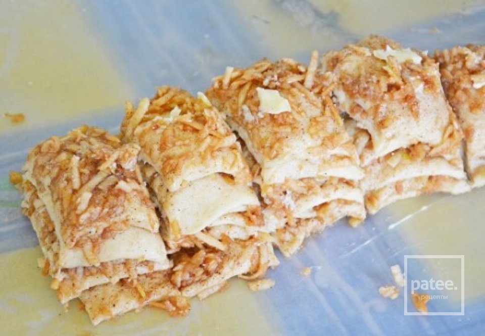 Пирог-гармошка с яблоком и корицей - Шаг 2