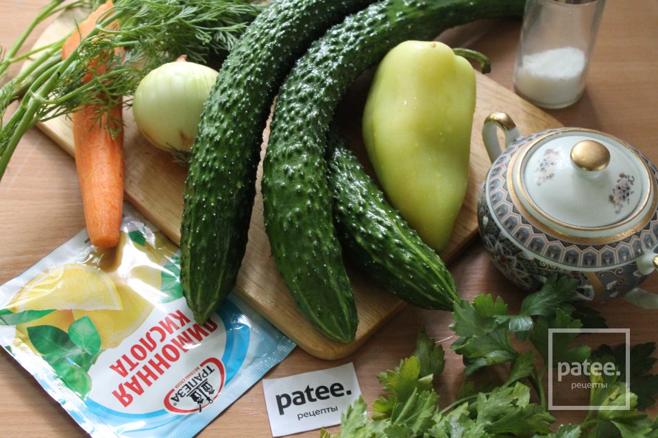 Огурцы дольками маринованные с овощами и лимонкой - Шаг 1