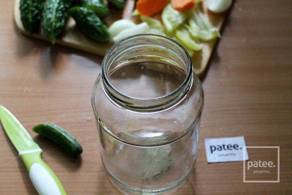 Огурцы дольками маринованные с овощами и лимонкой - Шаг 4