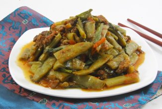 Стручковая фасоль с лисичками