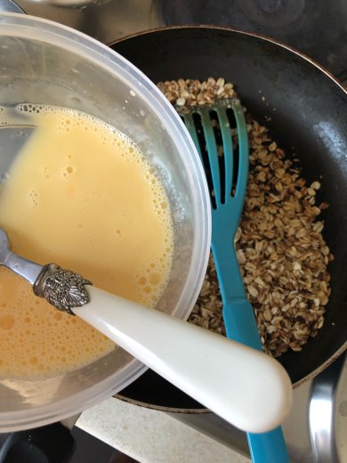 ПП Жаренная овсянка в ванильном омлете - Шаг 1