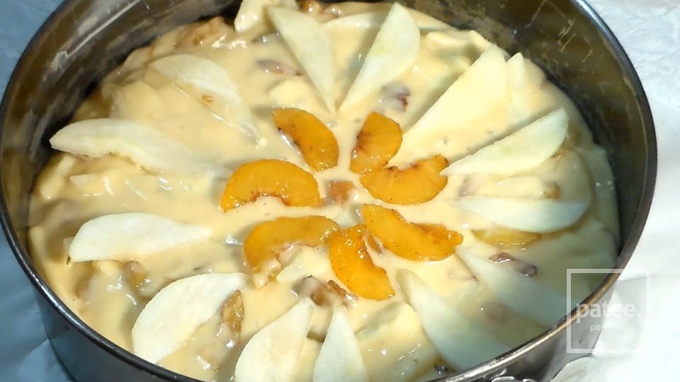 Грушевый пирог со сливой - Шаг 7