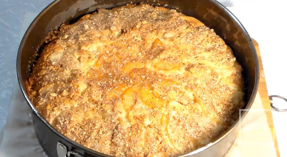 Грушевый пирог со сливой - Шаг 11