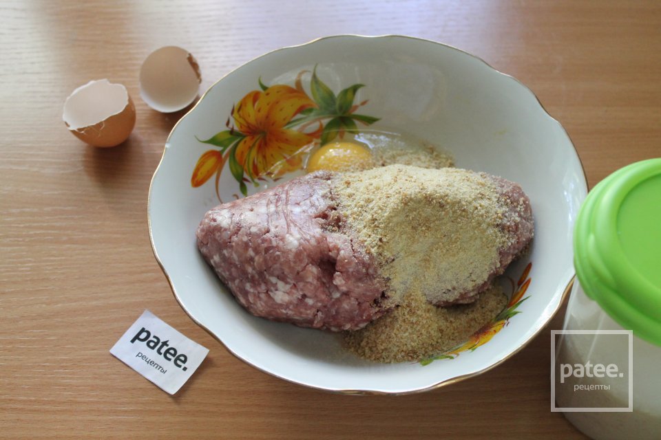 Котлеты из мясного фарша с сухарями - Шаг 3