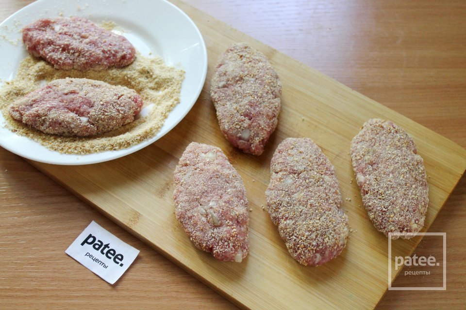 Котлеты из мясного фарша с сухарями - Шаг 10