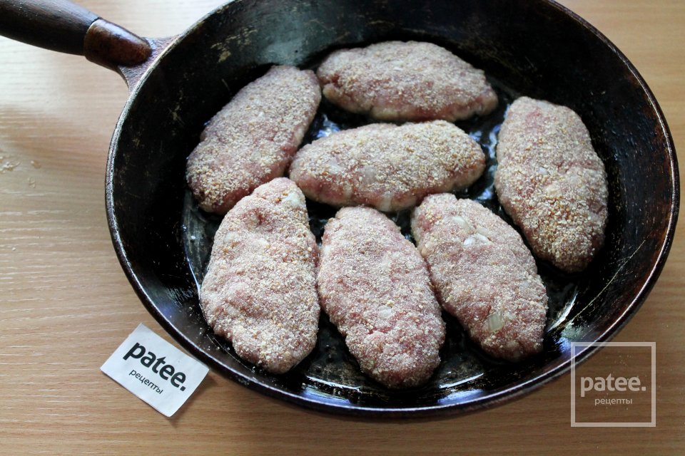 Котлеты из мясного фарша с сухарями - Шаг 11