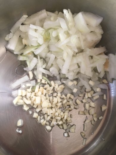 ТОМАТНЫЙ 🍅 СУП 🥣 С КАБАЧКОМ - Шаг 1