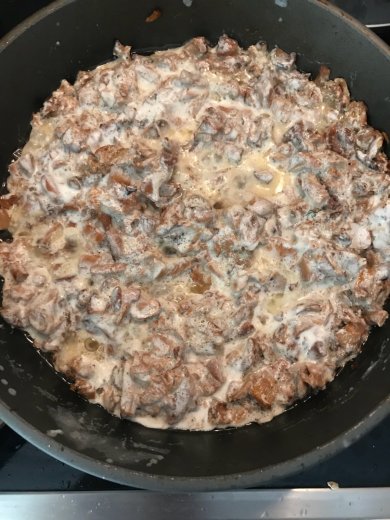 Жареная картошка с лисичками в сметанном соусе - Шаг 6