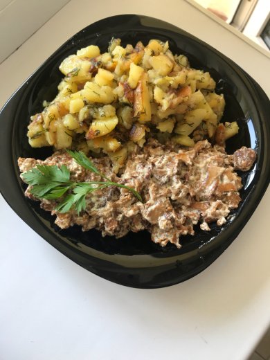 Жареная картошка с лисичками в сметанном соусе - Шаг 7