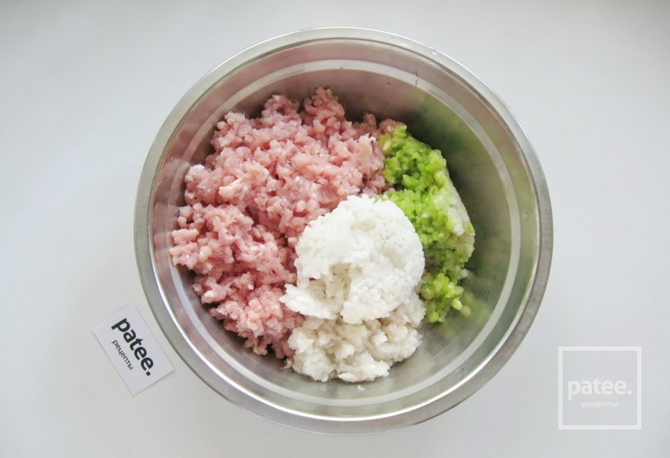 Перец, фаршированный свининой с кабачком в мультиварке - Шаг 5