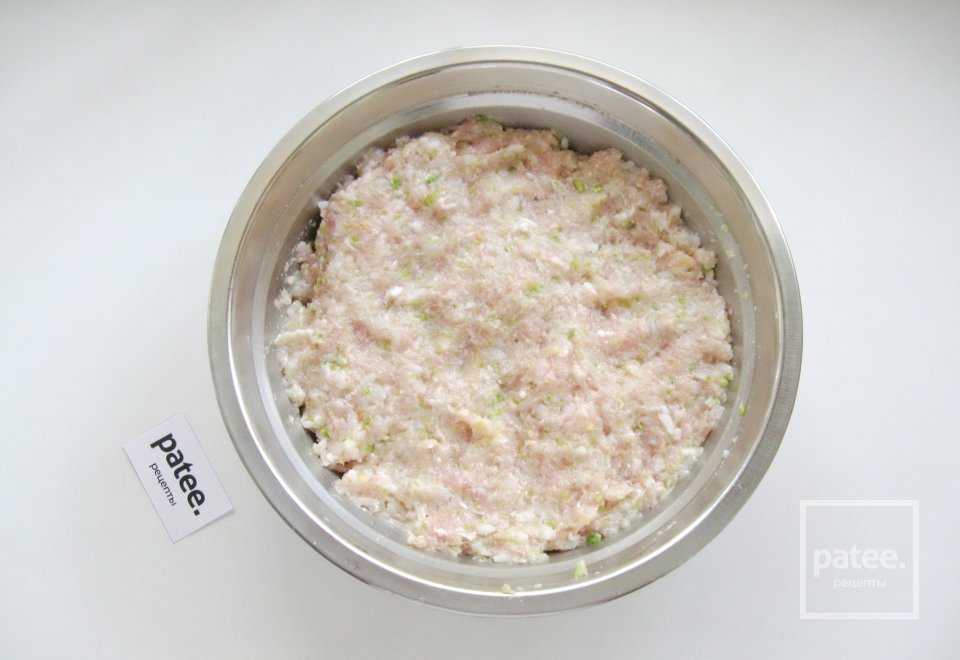 Перец, фаршированный свининой с кабачком в мультиварке - Шаг 6