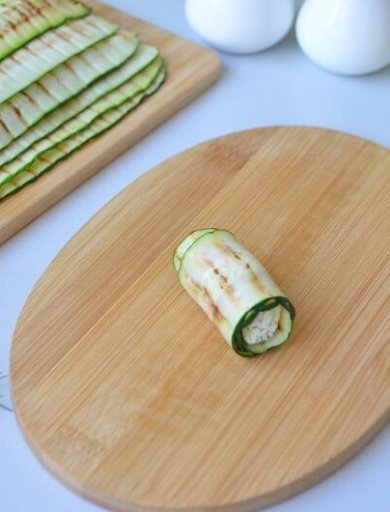 Рулеты из кабачков с творожной начинкой - Шаг 3