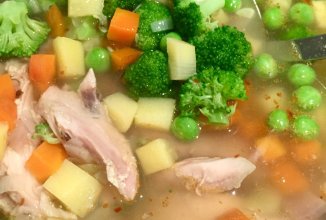 Летний супчик на курином бульоне