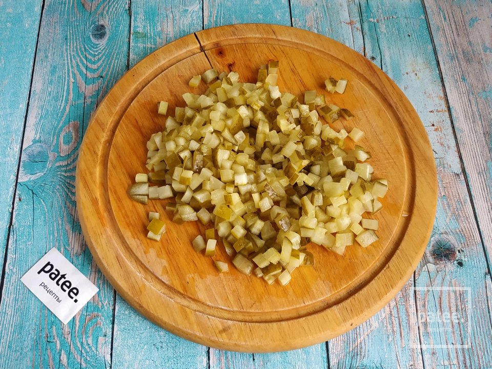 Салат с курицей и солёными огурцами - Шаг 6