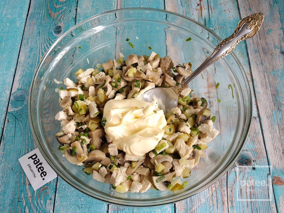 Салат с курицей и солёными огурцами - Шаг 9