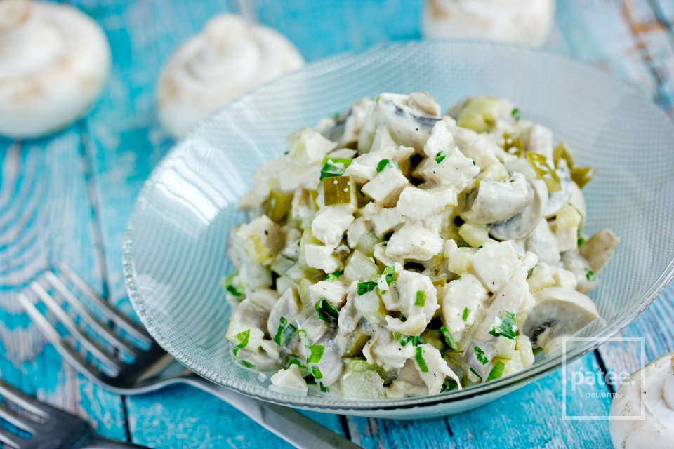 Салат с курицей и солёными огурцами - Шаг 12